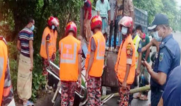 বাগেরহাটে ইজিবাইক ও ট্রাকের মুখোমুখি সংঘর্ষে নিহত ৬