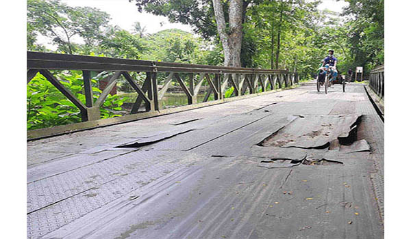 বাগেরহাটে ১৪ বেইলি ব্রিজের বেহাল দশা, ঘটছে দুর্ঘটনা