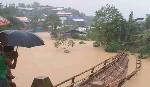 কক্সবাজারে পাহাড় ধসে পাঁচ রোহিঙ্গাসহ নিহত ৬