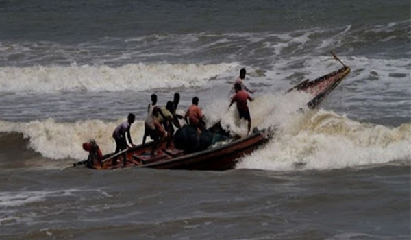 বাঁশখালীতে ঝড়ে ৬ মাঝিমাল্লাসহ ৬ ট্রলার নিখোঁজ