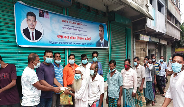 খুলনায় লকডাউনে কেন্দ্রীয় বিএনপি নেতা বকুলের উদ্যোগে ছিন্নমূল মানুষের মাঝে খাদ্য বিতরণ