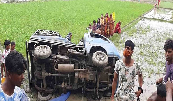 গুরুদাসপুরে পিকআপ খাদে পড়ে নিহত- ৬, আহত- ১৫