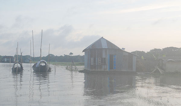 আলফাডাঙ্গায় বন্যার পানিতে ভাসছে নিম্নাঞ্চলের হাজারো মানুষের ঘর