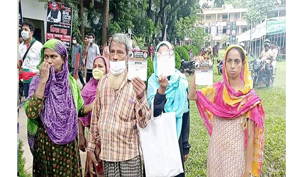 ছবি তুলে ফিরিয়ে নেয়া হলো প্রতিবন্ধীদের ত্রাণ