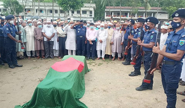 ধামইরহাটে বীর মুক্তিযোদ্ধার লাশ রাষ্ট্রীয় মর্যাদায় দাফন