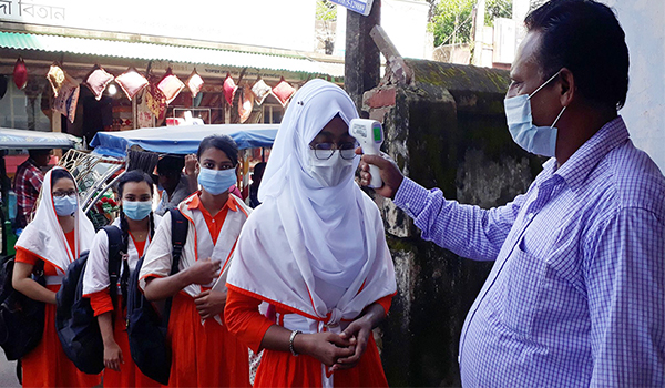 স্কুল-কলেজে শিক্ষার্থীদের উচ্ছ্বাস