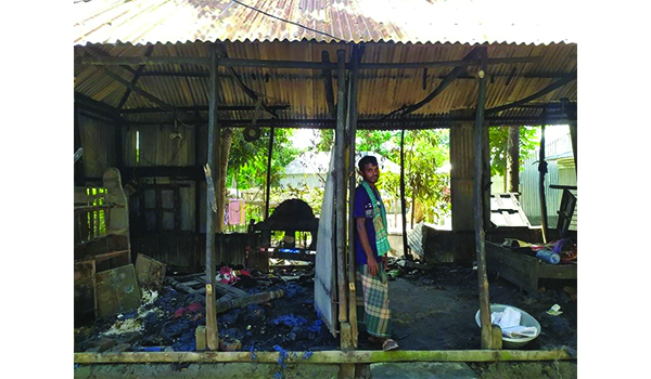 আলফাডাঙ্গায় অগ্নিকান্ডে এক কৃষক পরিবার সর্বশান্ত