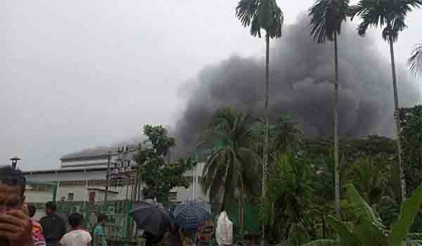 বাগেরহাটে টি কে গ্রুপের কারখানায় আগুন