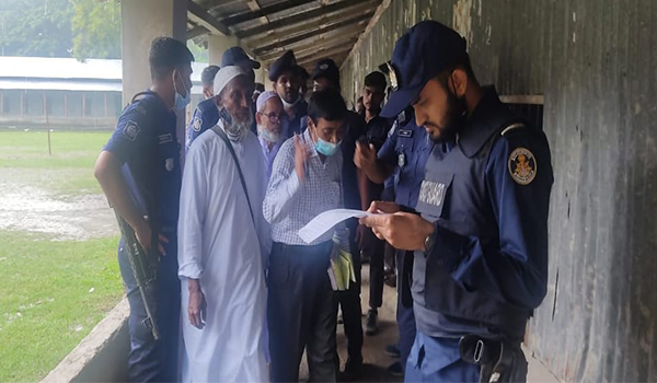 নোয়াখালীতে জাল ভোট দিতে গিয়ে আটক দুই সহকারী প্রিসাইডিং অফিসার