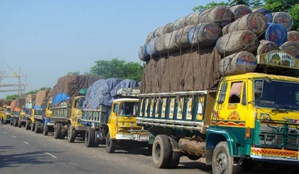 ৭২ ঘণ্টা বন্ধ ট্রাক ও কাভার্ডভ্যান চলাচল