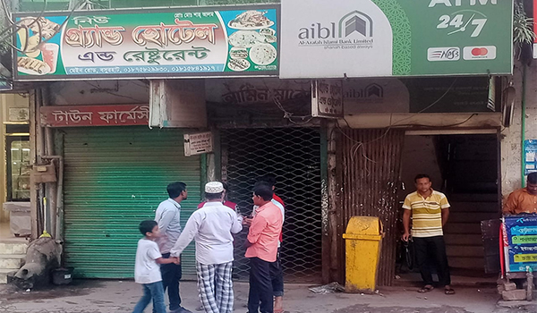 কাদের মির্জার বিরুদ্ধে তালা মেরে মার্কেট বন্ধ করার অভিযোগ