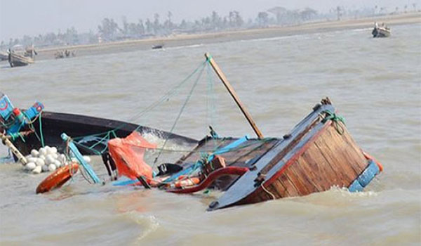 বঙ্গোপসাগরে ট্রলারডুবি, নিখোঁজ তিন জেলের মরদেহ উদ্ধার