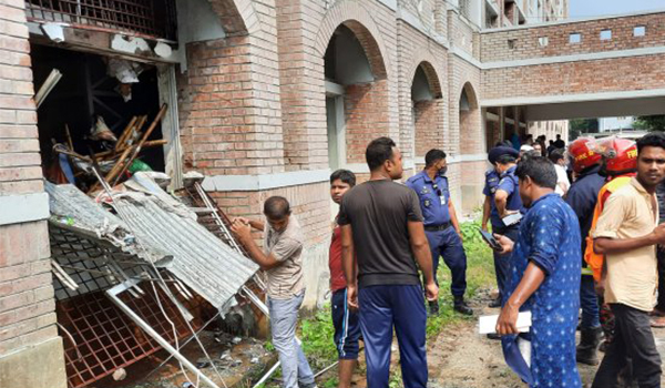 ঝিনাইদহে আদালতের মালখানায় বিস্ফোরণ, নিহত ১, আহত ৪