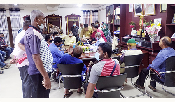 রংপুর সিটি মেয়রের কক্ষে অনুষ্ঠান চলাকালে ‘গুলি’