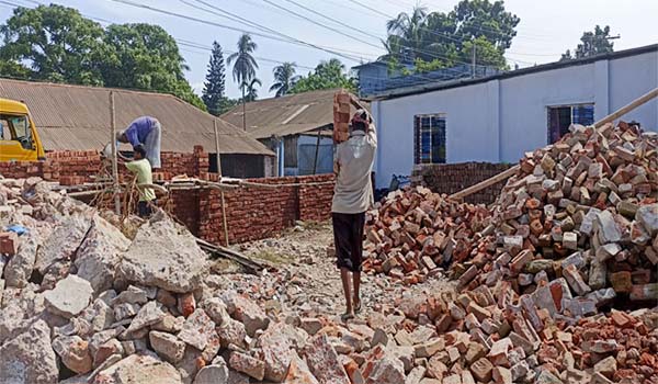 দুই আ’লীগ নেতার দখলে অর্ধশত কোটি টাকার সরকারি জমি!