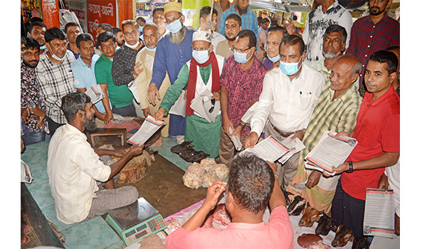 নিত্যপণ্যের সীমাহীন মূল্যবৃদ্ধির প্রতিবাদে বগুড়ায় বিএনপির লিফলেট বিতরণ