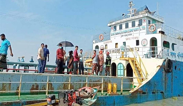 ঝালকাঠিতে জাহাজে বিস্ফোরণের পর আগুন, নিহত- ২