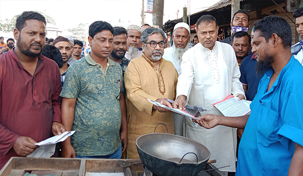 তারাকান্দায় তেল গ্যাসের মূল্য বৃদ্ধির প্রতিবাদে জেলা বিএনপির লিফলেট বিতরণ