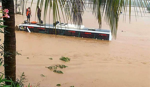 ভারতে ভারি বর্ষণে ১৭ জনের মৃত্যু, নিখোঁজ শতাধিক