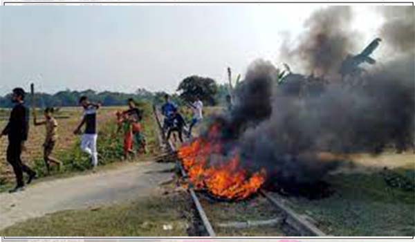 সৈয়দ আশরাফের ইউপিতে হেরে রেললাইনে আগুন দিল আ.লীগ