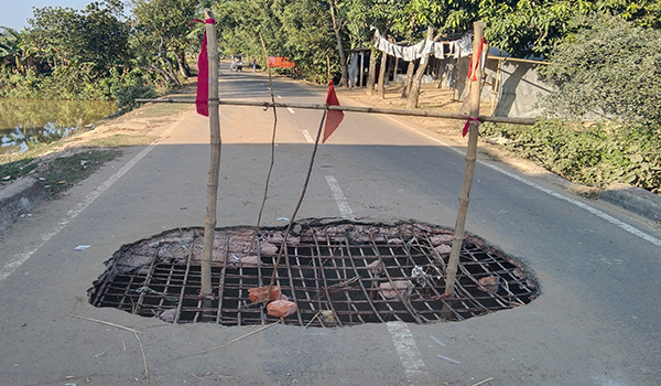 নালিতাবাড়ীর নন্নীবাজার-ইকোপার্ক সড়কে ব্রীজ ভেঙ্গে পড়ায় দূর্ভোগ চরমে