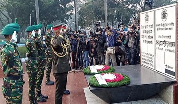 শহীদ বুদ্ধিজীবী স্মৃতিসৌধে রাষ্ট্রপতি ও প্রধানমন্ত্রীর শ্রদ্ধা নিবেদন