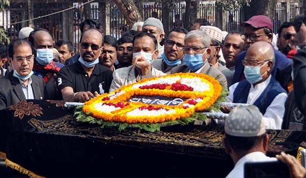 প্রবীণ সাংবাদিক রিয়াজ উদ্দিন আহমেদকে অশ্রুসজলে শেষ শ্রদ্ধা