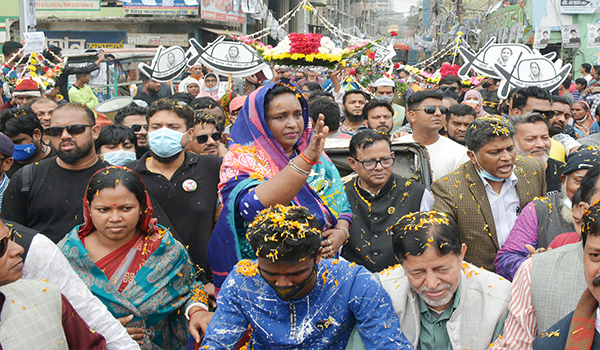 এই লোকটার বিষয়ে বারবার প্রশ্ন করেন কেন - আইভী