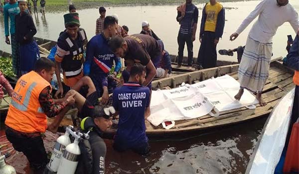 চাঁদপুরে বাল্কহেড-ট্রলারের মুখোমুখি সংঘর্ষ, নিহত- ৫