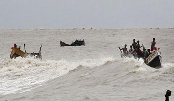 বঙ্গোপসাগরে ১০ ট্রলার ডুবি, ২৫ জেলে নিখোঁজ