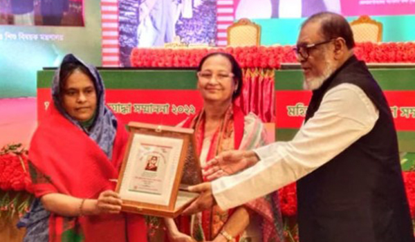 স্বাধীনতার ৫০ বছর পর রাষ্ট্রীয় সম্মাননা পেলেন নারী মুক্তিযোদ্ধারা