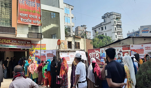 টিকা না নিলে দোকানপাট বন্ধ, সেবা পাবে না কেউ