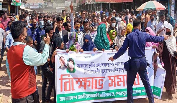 বগুড়ার শেরপুরে বিএনপির বিক্ষোভ মিছিলে পুলিশি বাধা