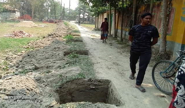 ফেনীর সোনাগাজীর বিষ্ণুপুরে সরকারি রাস্তা কেটে জমি ও দেওয়াল নির্মাণ