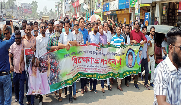 সুনামগঞ্জে দ্রব্যমূল্যের ঊর্ধগতির প্রতিবাদে স্বেচ্ছাসেবক দলের মিছিল