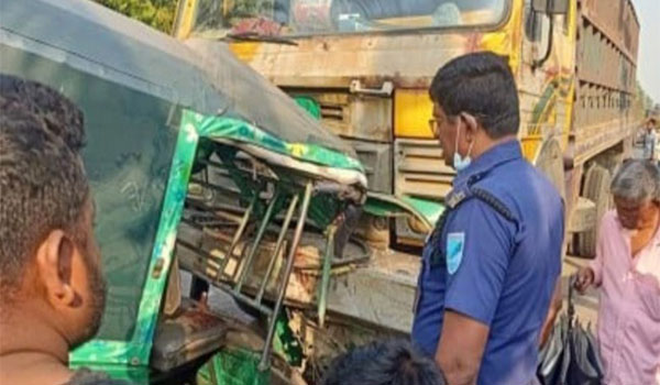 রাজবাড়ীতে মাহেন্দ্র-ট্রাকের সংঘর্ষ, নিহত- ৩, আহত- ৫