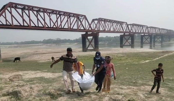 কুষ্টিয়ায় রেল ব্রীজে ট্রেনে কাটা পড়ে অজ্ঞাত নারীর মৃত্যু