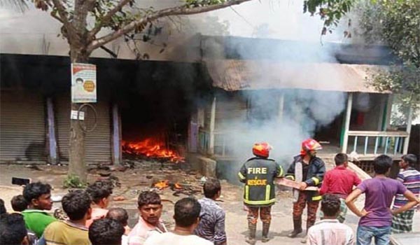 কেশবপুরে অগ্নিকান্ডে মেশিনারিজ দোকান ভষ্মিভূত