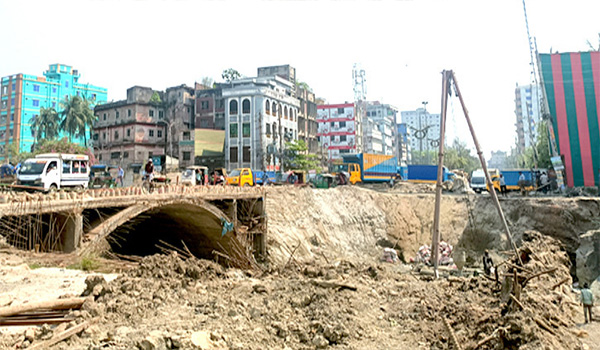 নারায়ণগঞ্জ সিটির বাবুরাইল খাল : ৩৫ মাসের প্রকল্প ৪৫ মাসেও শেষ হয়নি, ভোগান্তি চরমে