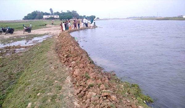 উজানের ঢলে বাড়ছে হাওরের পানি, উৎকণ্ঠায় লাখো কৃষক