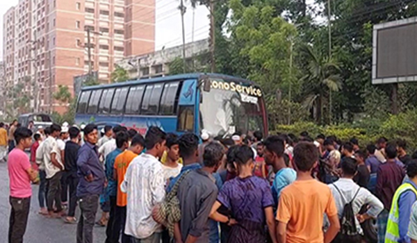 লক্ষ্মীপুরে বাসের ভেতর সুপারভাইজারকে পিটিয়ে হত্যা