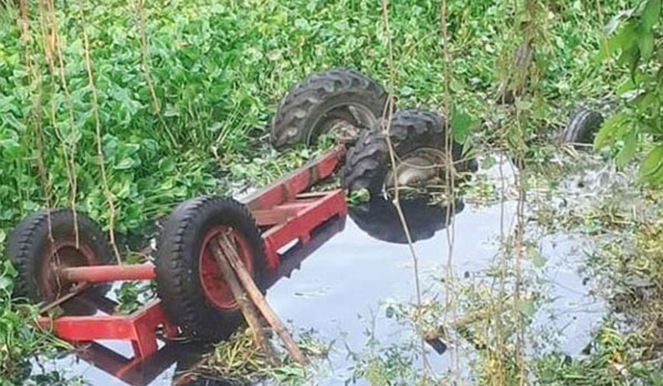 কুমিল্লায় ট্রাক্টর উল্টে পানিতে, ৩ শ্রমিক নিহত