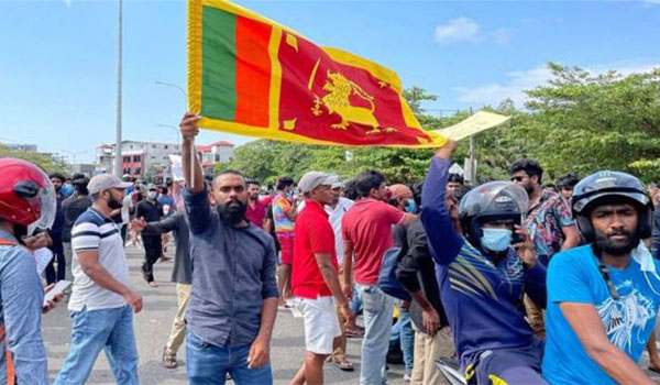 পতনের দ্বারপ্রান্তে শ্রীলঙ্কা : গৃহযুদ্ধের আশঙ্কা