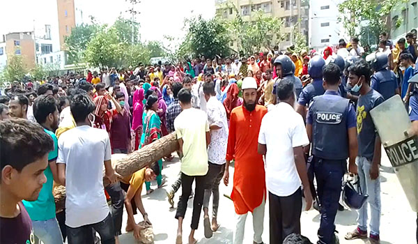 ঈদ বোনাস ও ছুটি বৃদ্ধির দাবীতে আশুলিয়ায় শ্রমিক বিক্ষোভ, সড়ক অবরোধ