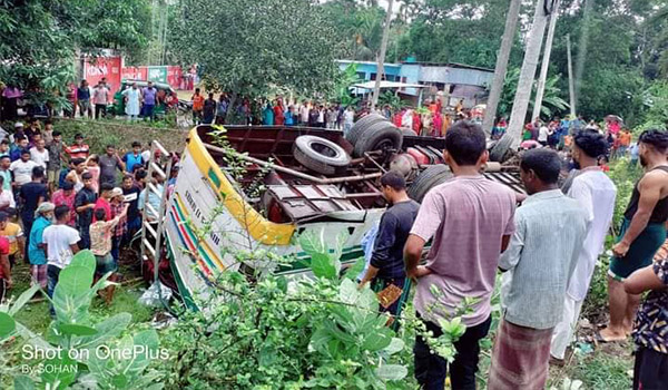 শায়েস্তাগঞ্জে দুই বাসের সংঘর্ষে অর্ধশতাধিক যাত্রী আহত