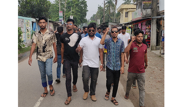 ঢাকা বিশ্ববিদ্যালয়ে ছাত্রদলের নেতাকর্মীদের উপর হামলার প্রতিবাদে বাকৃবিতে বিক্ষোভ মিছিল