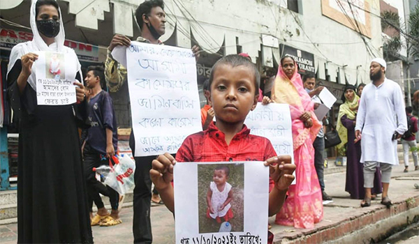 না’গঞ্জে ৮ মাসেও শিশু রাইসাকে উদ্ধার করতে পারেনি পুলিশ, পরিবারের মানববন্ধন