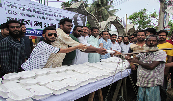 শহীদ জিয়ার শাহাদাতবার্ষিকী উপলক্ষে শেরপুরে ছাত্রদলের খাবার বিতরণ