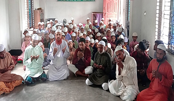 খালেদা জিয়ার সুস্থতা কামনায় বগুড়ায় শহর ছাত্রদলের উদ্যোগে কোরআনখানি দোয়া