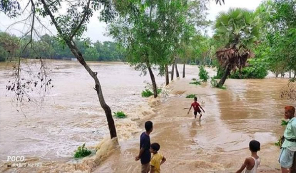 ফেনীর মুহুরী নদীর ভাঙনে প্লাবিত হচ্ছে জনপদ